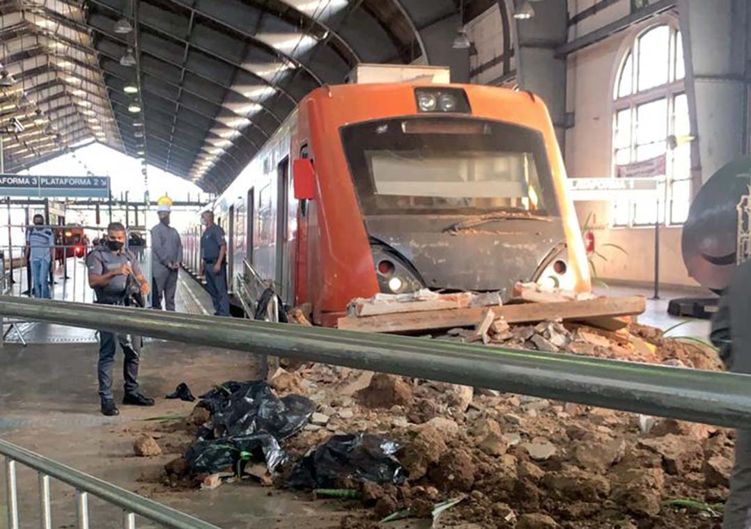 Maquinista que bateu trem em plataforma em SP é demitido Band