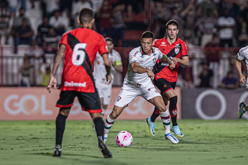 Fluminense Sai Na Frente Mas Cede Virada E Perde Para O Atl Tico Go Band