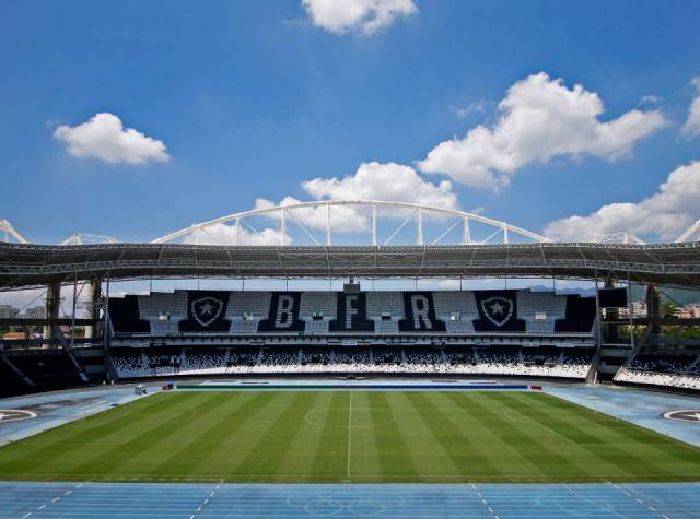 Botafogo e Athletico-PR não mexem no placar em jogo retomado e empatam pelo  Brasileiro