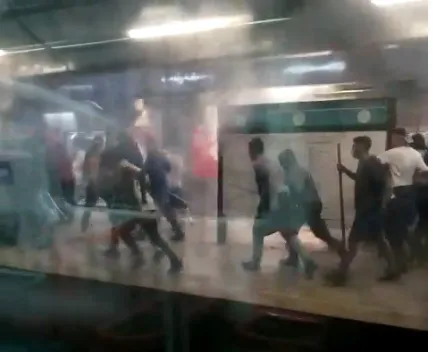  Briga entre torcedores do Palmeiras e do São Paulo destrói estruturas da estação Presidente Altino, da Linha 9-Esmeralda da CPTM