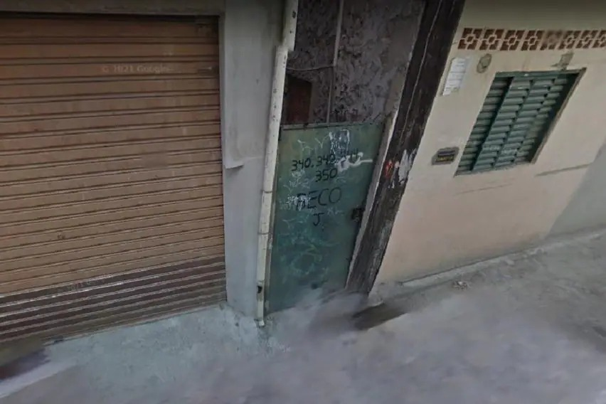 Homem era alvo de cinco mandados de prisão e utilizava documentos falsos.  Street View