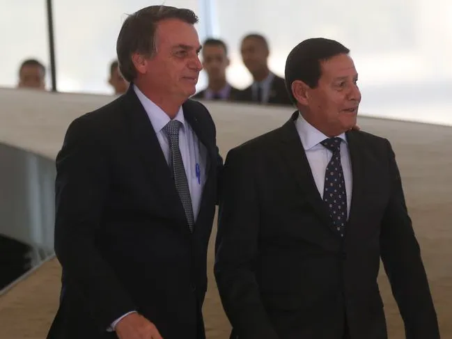 TSE vai se reunir novamente na quinta-feira (28) para continuar o julgamento da chapa Bolsonaro-Mourão 