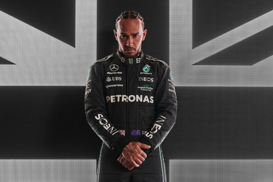 Hamilton cobra mudança de 'mentalidade arcaica' após expressão racista de Piquet