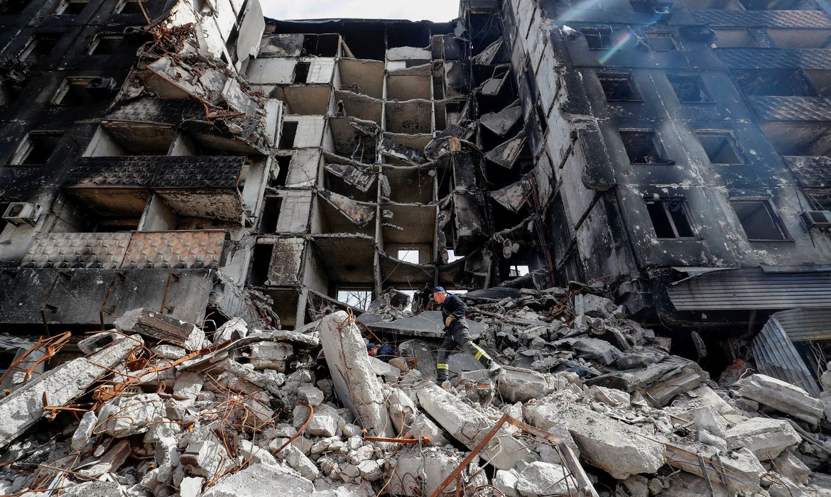 Rússia promete trégua de 3 dias; Ucrânia denuncia destruição de hospitais