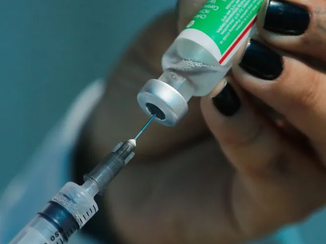São Luís, no Maranhão, é a primeira capital a vacinar pessoas com 18 anos