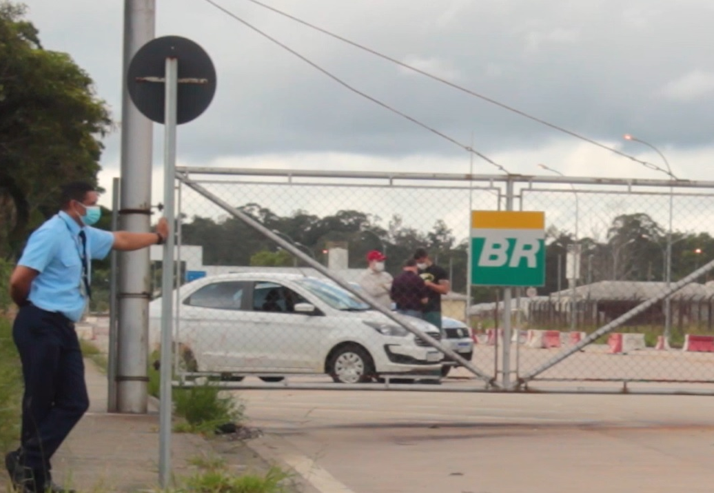 Terceirizados fazem paralisação em frente à Revap, em São José dos Campos Reprodução/Sintricom