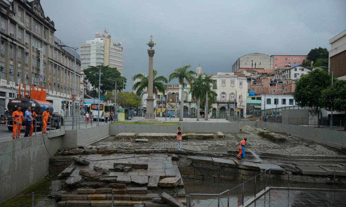 O Cais vira uma piscina quando a região é atingida por fortes chuvas Tânia Rego/Agência Brasil