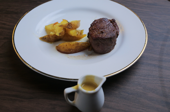 Bife com molho mostarda e batatas rústicas | Band Receitas