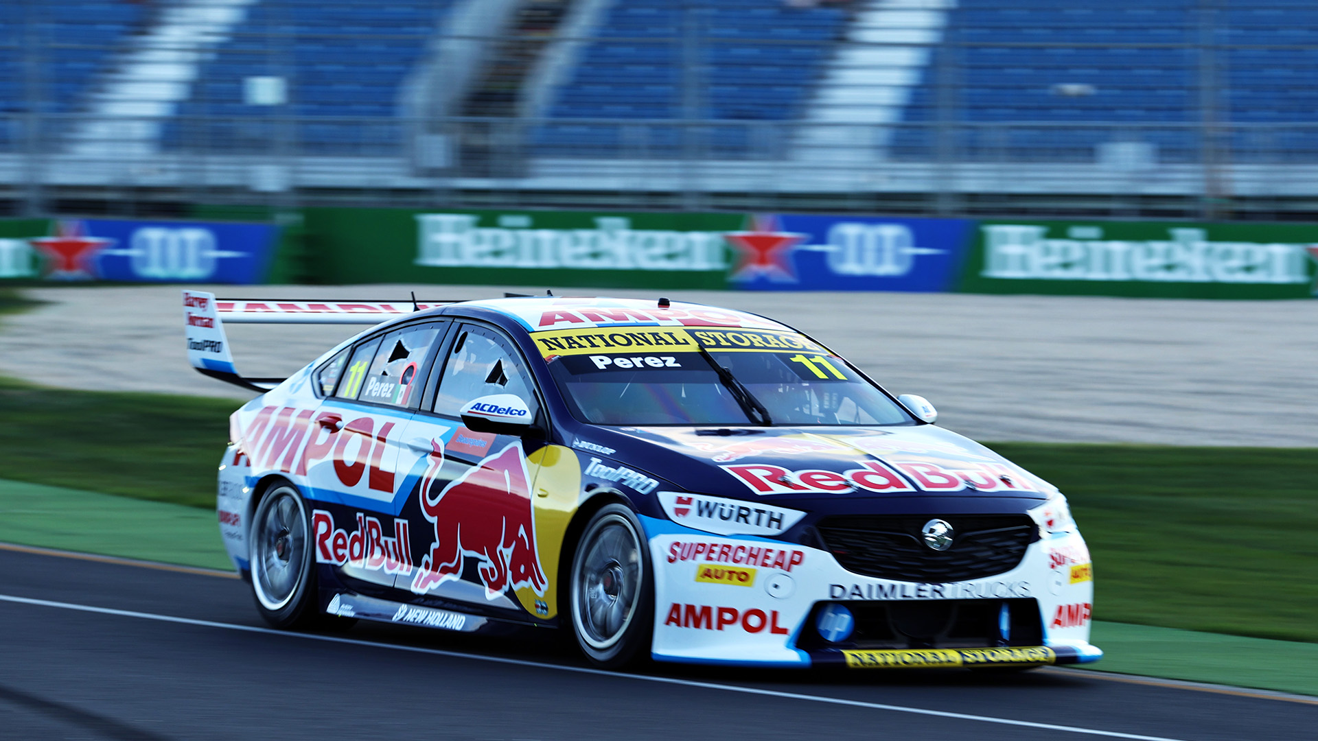 Mexicano da Red Bull assumiu o carro de Broc Feeney e aprovou experiência Red Bull Racing/Divulgação