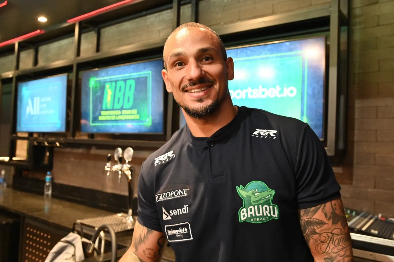 O jogador é o capitão do Bauru Basket