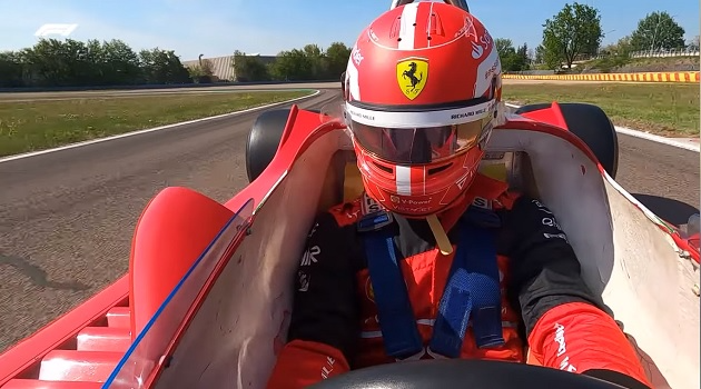 Charles Leclerc guia Ferrari de Villeneuve em Fiorano