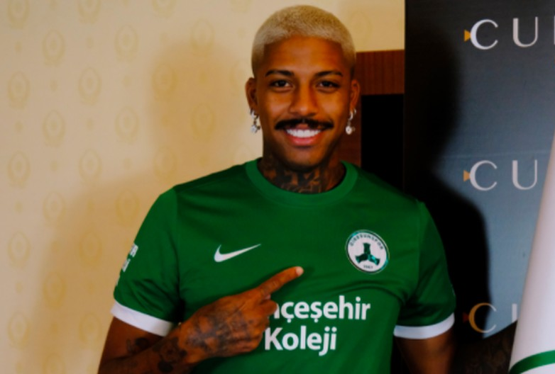 Jean Pyerre foi apresentado há quatro dias no Giresunspor, da Turquia Divulgação/Giresunspor 