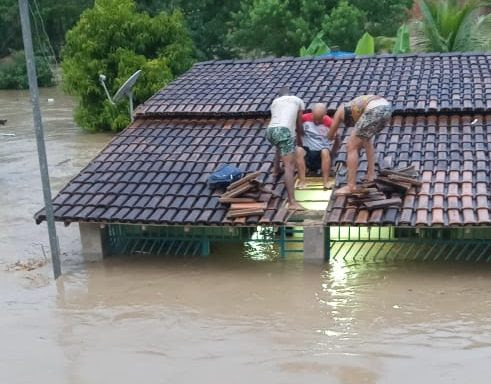 Governo da Bahia cria força-tarefa para ajudar afetados pelas chuvas 