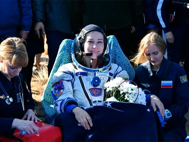 A atriz Yulia Peresild voltou do espaço após 12 dias de filmagens