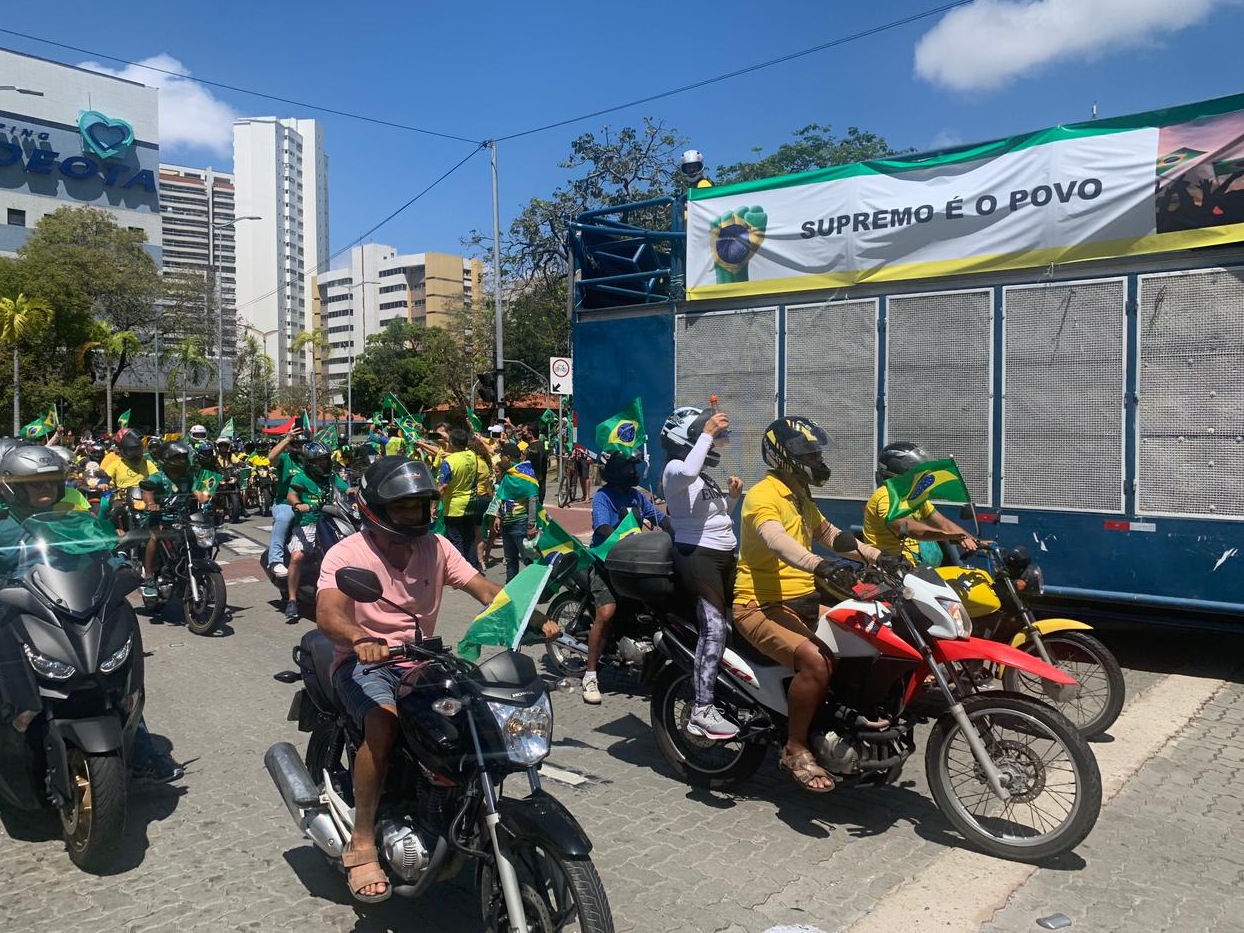 Manifestações governistas seguem de estádio para a Praia de Iracema, e de lá para a Praça Portugal Julie Vieira, da BandNews FM