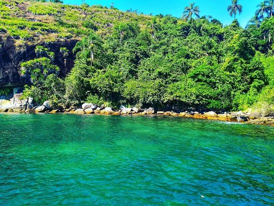 Bombeiros procuram homem desaparecido após naufrágio da embarcação, em Ubatuba Divulgação/ Redes sociais