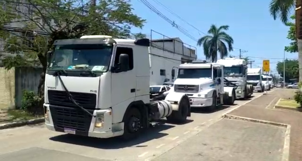 Caminhoneiro assassinado na Avenida Brasil é enterrado  Divulgação