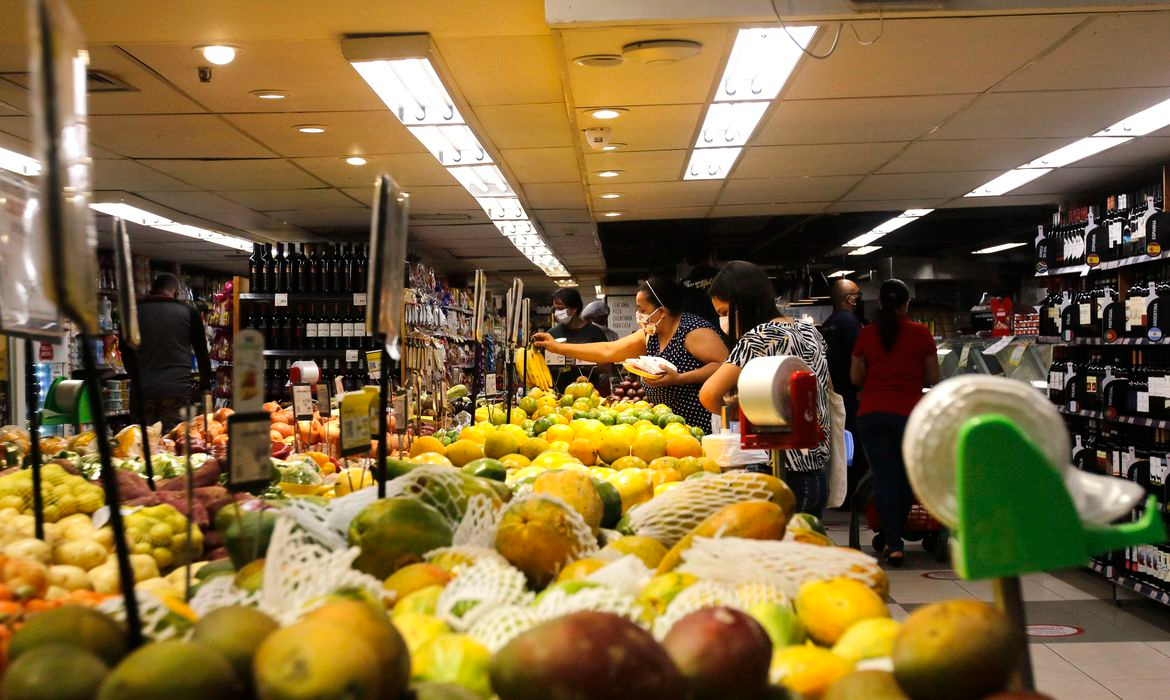 Bloqueios causam desabastecimento em mercados de oito estados Tânia Rego/Agência Brasil