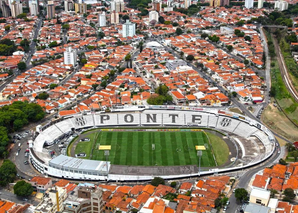 A Ponte Preta ainda defende invencibilidade de 10 jogos dentro do Moisés Lucarelli.