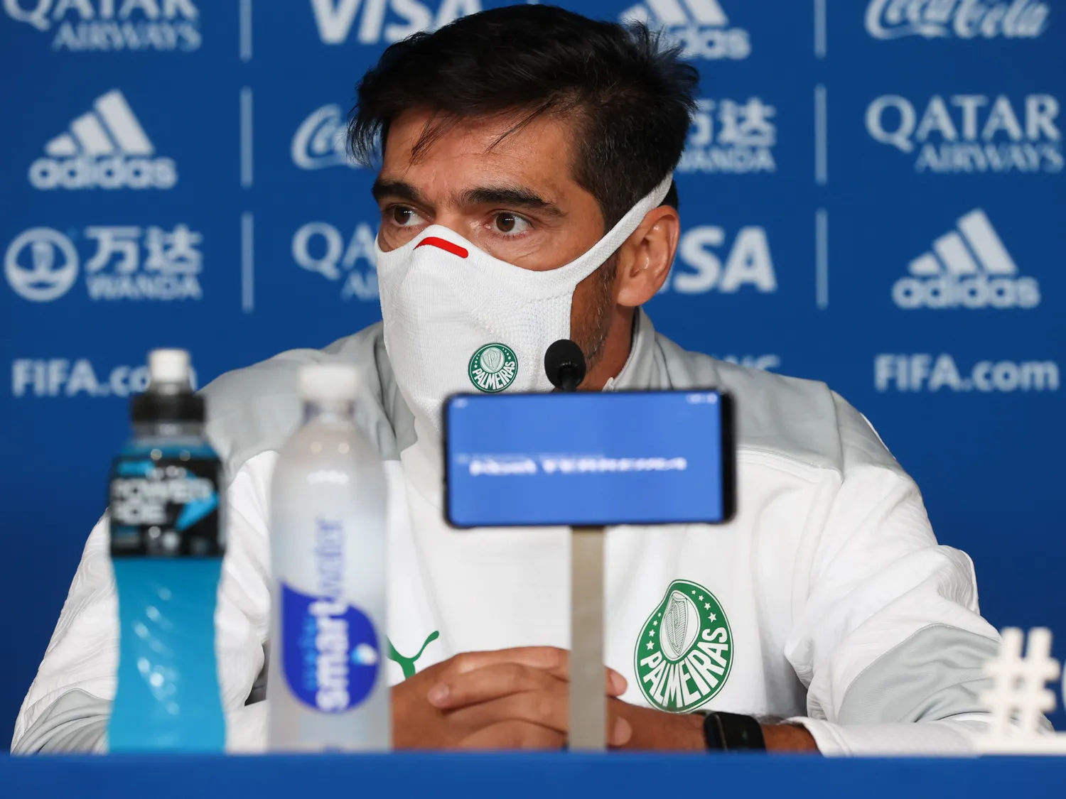 Abel Ferreira durante coletiva de imprensa em Abu Dhabi