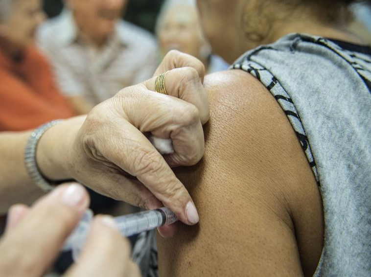 Terceira dose da vacina contra a Covid-19 já começou a ser aplicada no Espírito Santo Marcelo Camargo/Agência Brasil