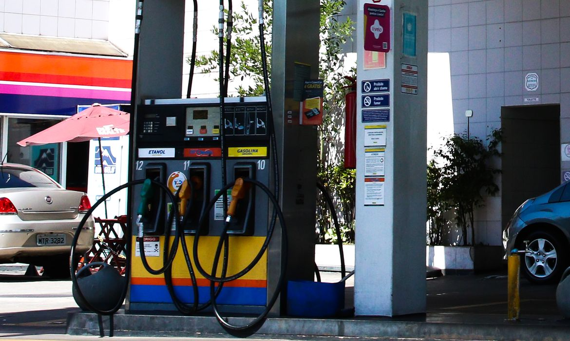 Preço da gasolina volta a registrar queda em postos espalhados pelo país Rovena Rosa/Agência Brasil