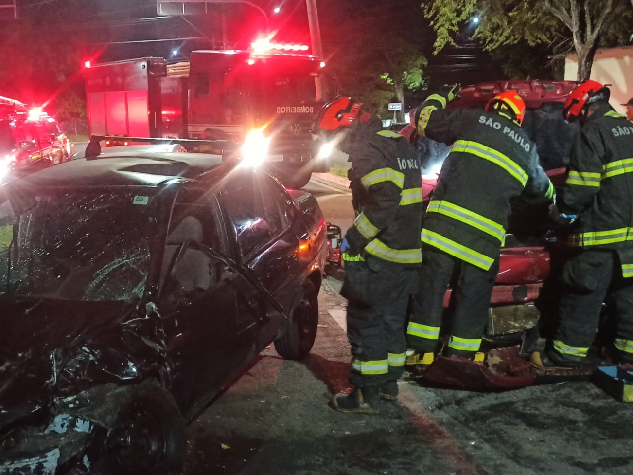 Corpo de Bombeiros e Samu ajudaram na ocorrência  Divulgação/Corpo de Bombeiros 