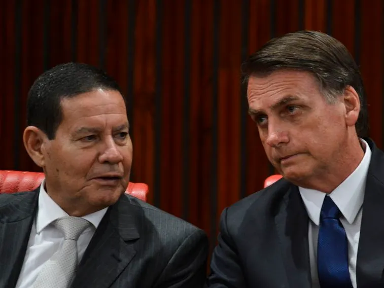O Tribunal Superior Eleitoral formou maioria, nesta quinta-feira (28), contra a cassação da chapa Bolsonaro-Mourão