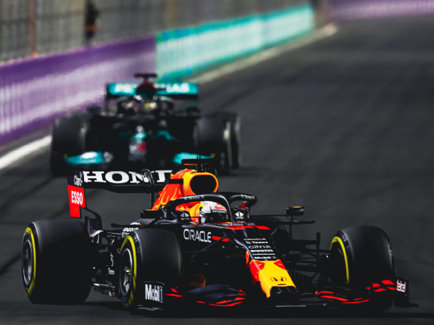 Verstappen e Hamilton protagonizaram disputa intensa na Arábia Saudita
