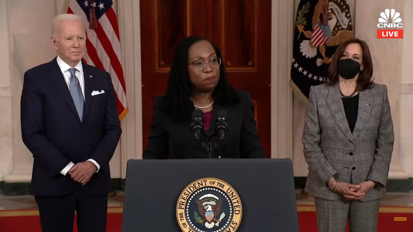 Ketanji Brown Jackson é primeira negra indicada à Suprema Corte dos Estados Unidos Reprodução / CNBC 