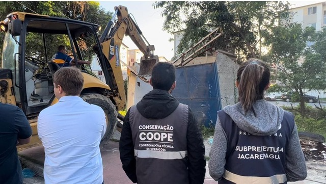Prefeitura faz demolição de mais de 20 construções irregulares em Jacarepaguá
