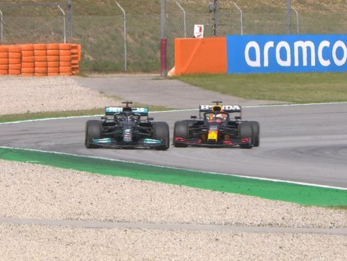 Prova foi marcada pela disputa estratégica entre rivais da Red Bull e da Mercedes