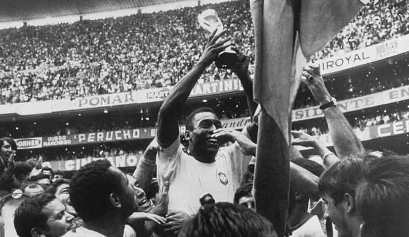 Morre o maior atleta de todos os tempos, Rei Pelé nos deixa aos 82