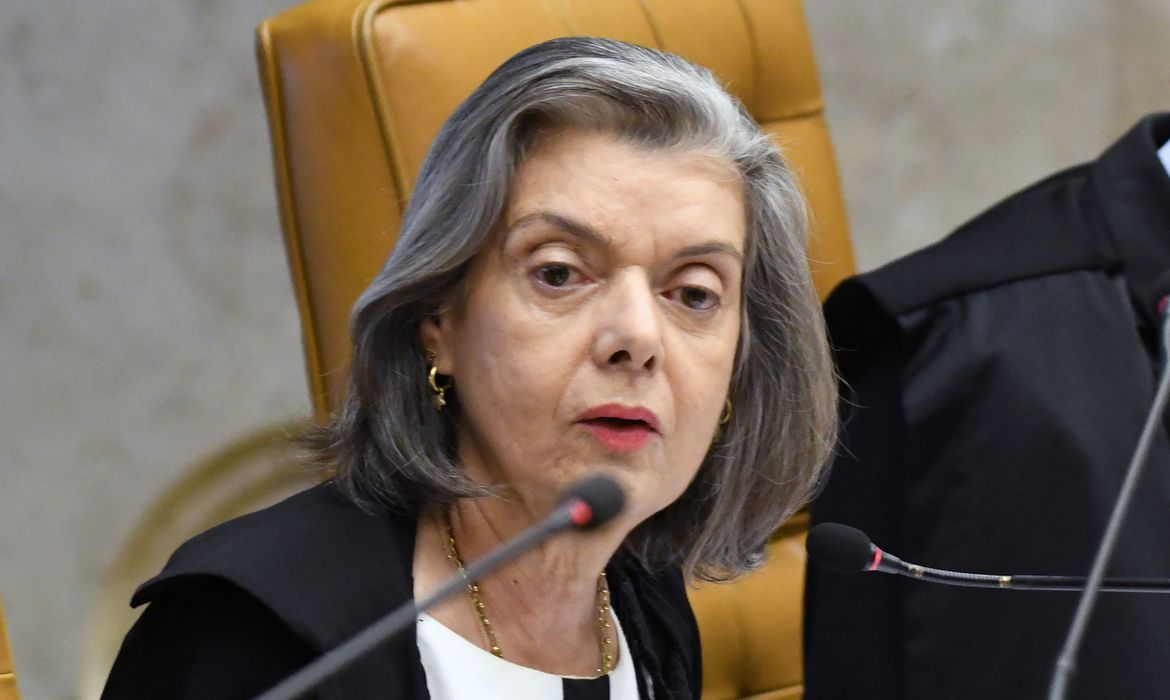 Cármen Lúcia vê indícios de interferência de Bolsonaro em escândalo do MEC