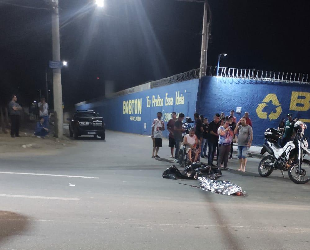 A vítima atravessava a rua quando foi atropelada pela motocicleta Reprodução/ Redes Sociais