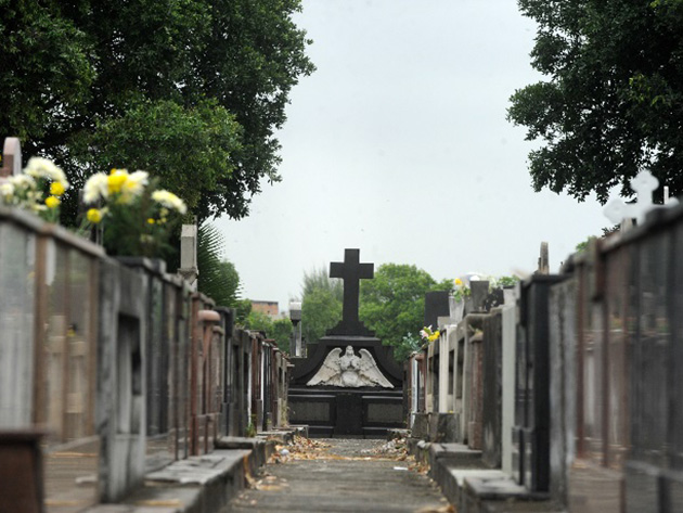 RJ tem aumento de 3.100% no número de mortes em casa por síndrome respiratória aguda grave Tânia Rego/Agência Brasil