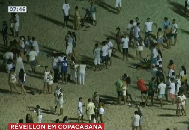 Réveillon de Copacabana: praia tem aglomeração na hora da virada mesmo com orla fechada Reprodução/Band TV