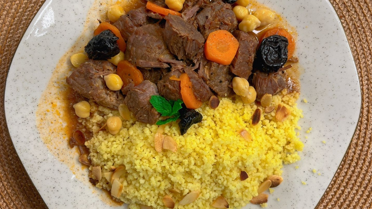 Guisado de carne com cuscuz marroquino | Band Receitas