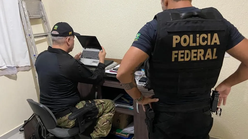 Polícia apreendeu computadores e celulares do homem preso