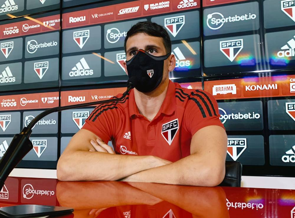 Calleri na apresentação no São Paulo: de volta após cinco anos São Paulo FC