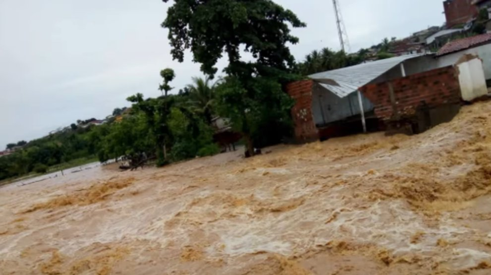 Chuvas na Bahia deixam 11 mortos e 51 cidades em emergência