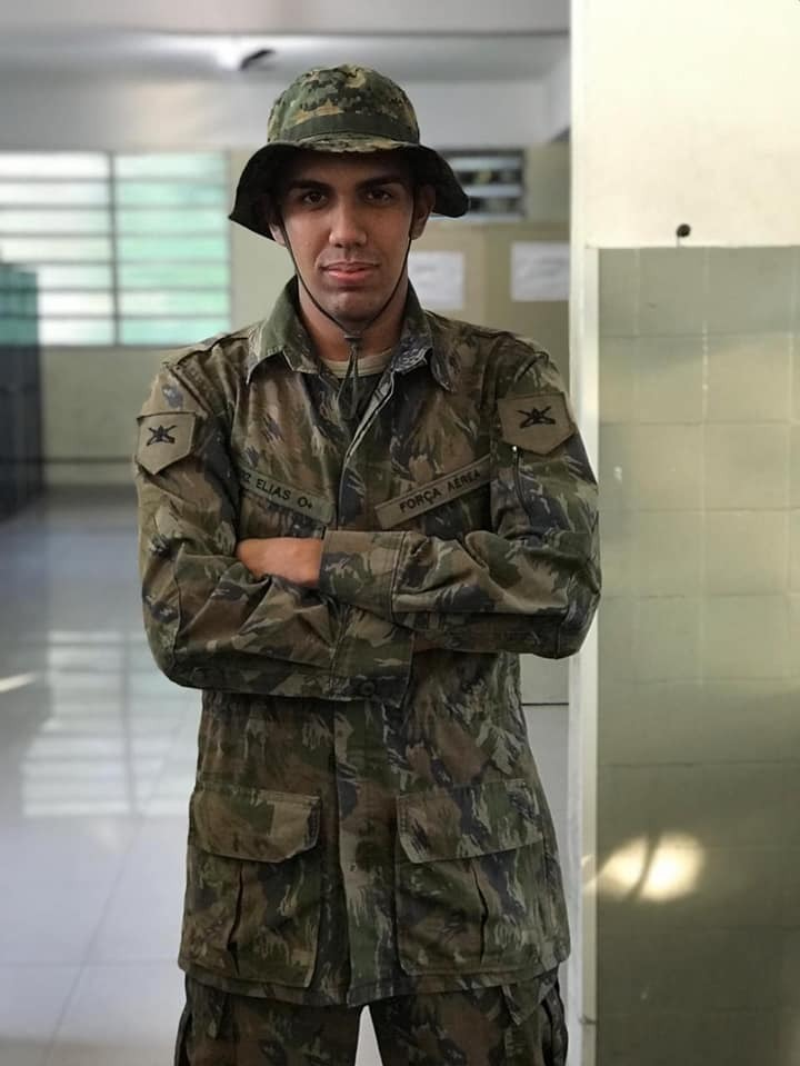 Militar da Aeronáutica e motorista morrem em assaltos no Rio
