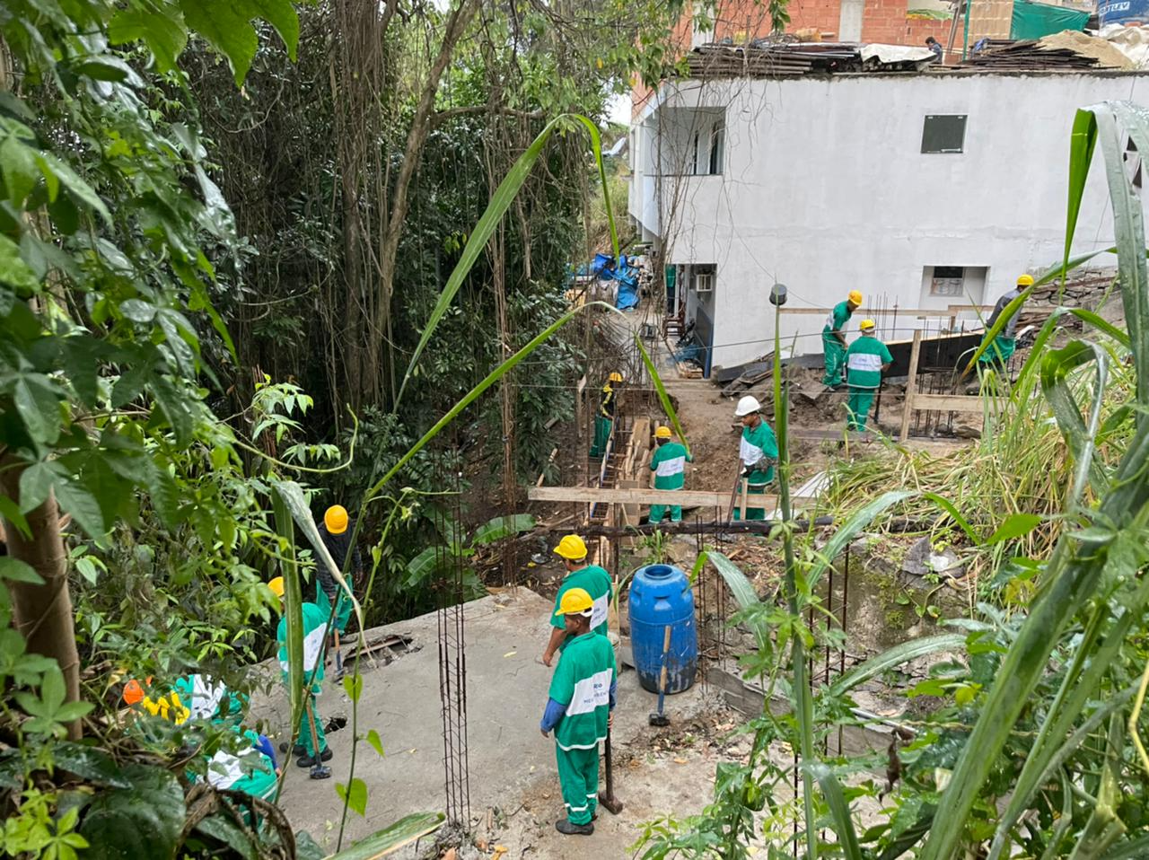 Prefeitura do Rio demole construções irregulares na Zona Sul