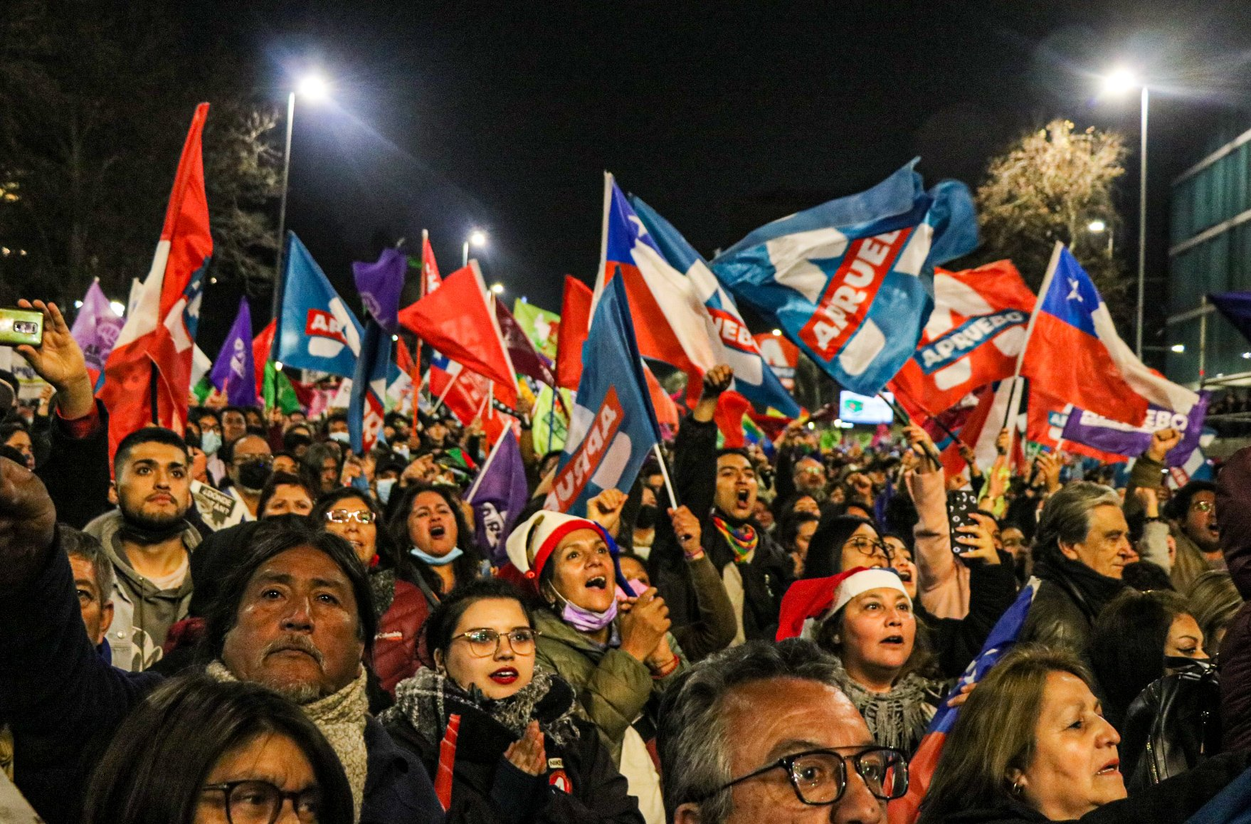 Até o momento, as pesquisas e as ruas apontam que a nova constituição deverá ser rejeitada Reprodução / Redes Sociais