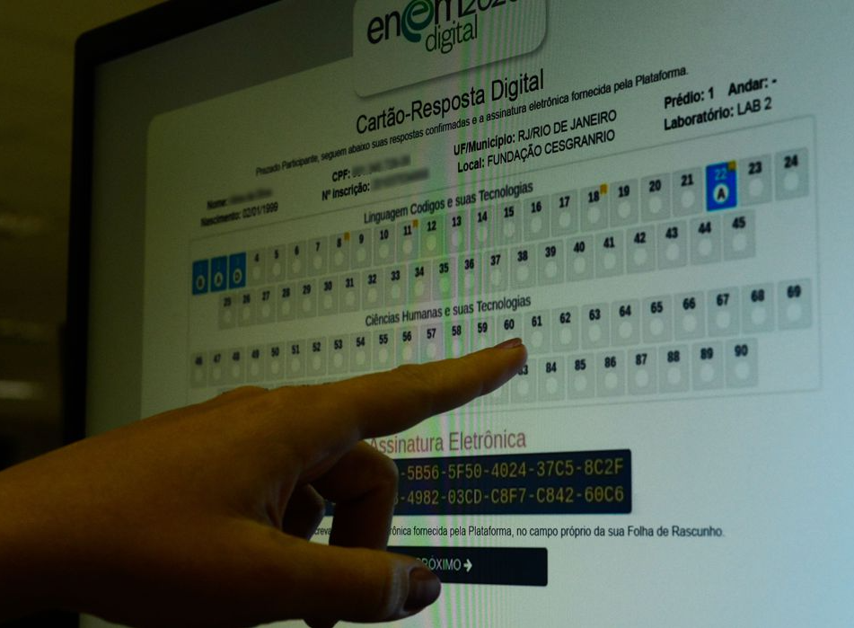 Cartão de resposta de prova digital do Enem Foto: Agência Brasil / Marcello Casal jr