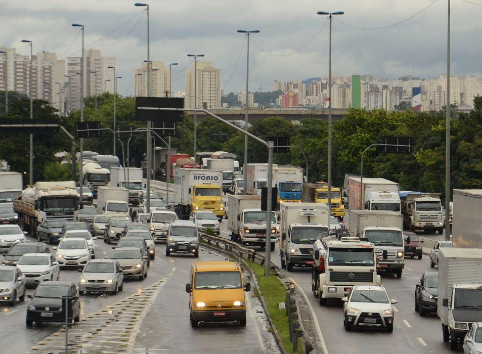 A restrição vai vigorar no período noturno de hoje e amanhã. Foto: Rovena Rosa/Agência Brasil