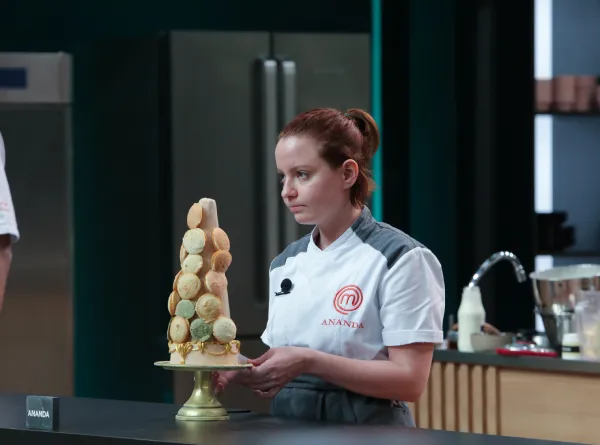 Ananda foi para a prova de eliminação após uma prova de torre de macarons.