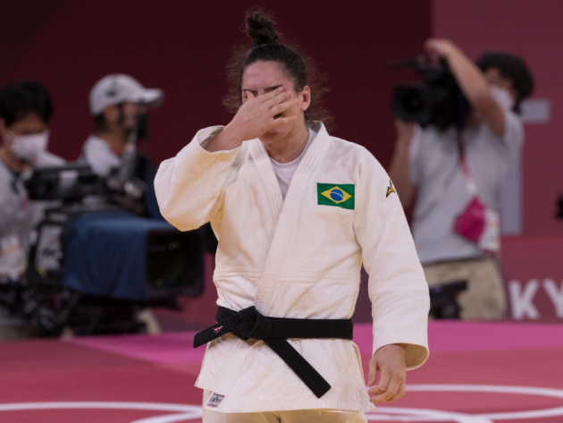 "É a conquista mais importante para mim", diz Mayra após terceira medalha olímpica