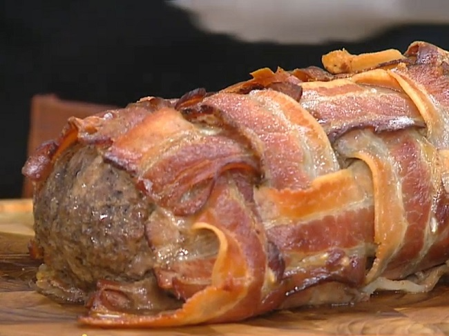 Rocambole de carne recheado com trança de bacon | Band Receitas