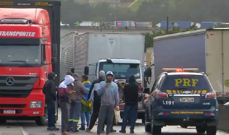 Halloween: policiais fantasiados prendem traficantes no Peru